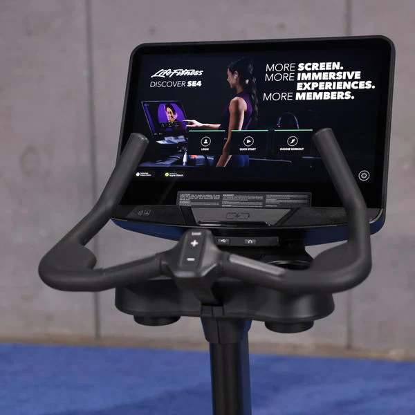 Life Fitness Club Series + Upright Lifecycle Bike - Image 5
