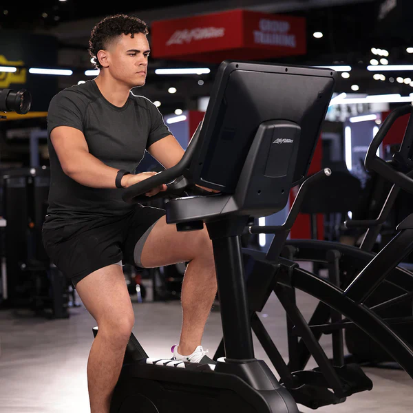 Life Fitness Club Series + Upright Lifecycle Bike - Image 7
