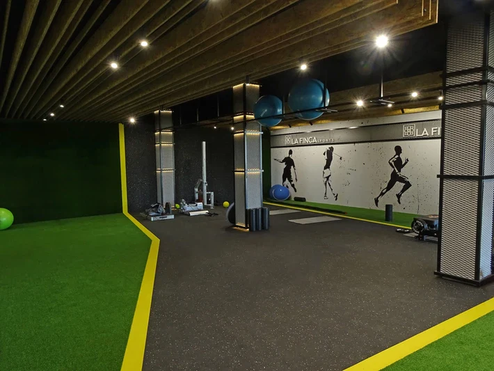 Seamless Vulcanized Rubber Gym Flooring - Image 12