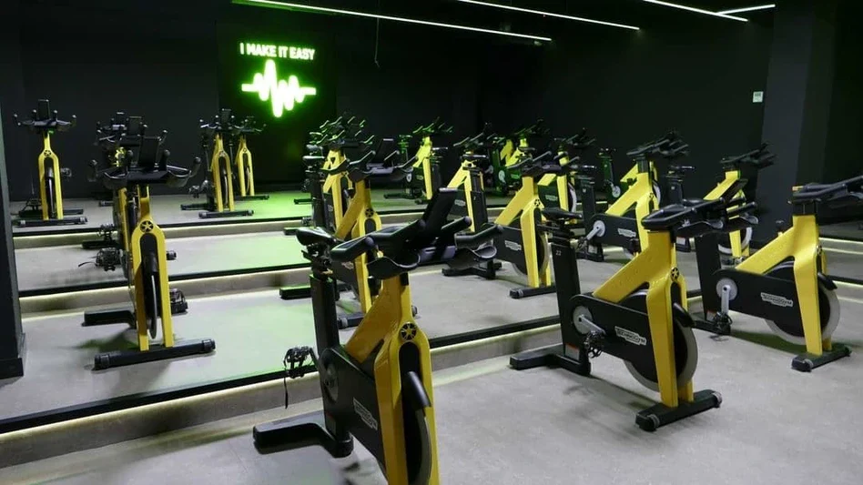 Seamless Vulcanized Rubber Gym Flooring - Image 15