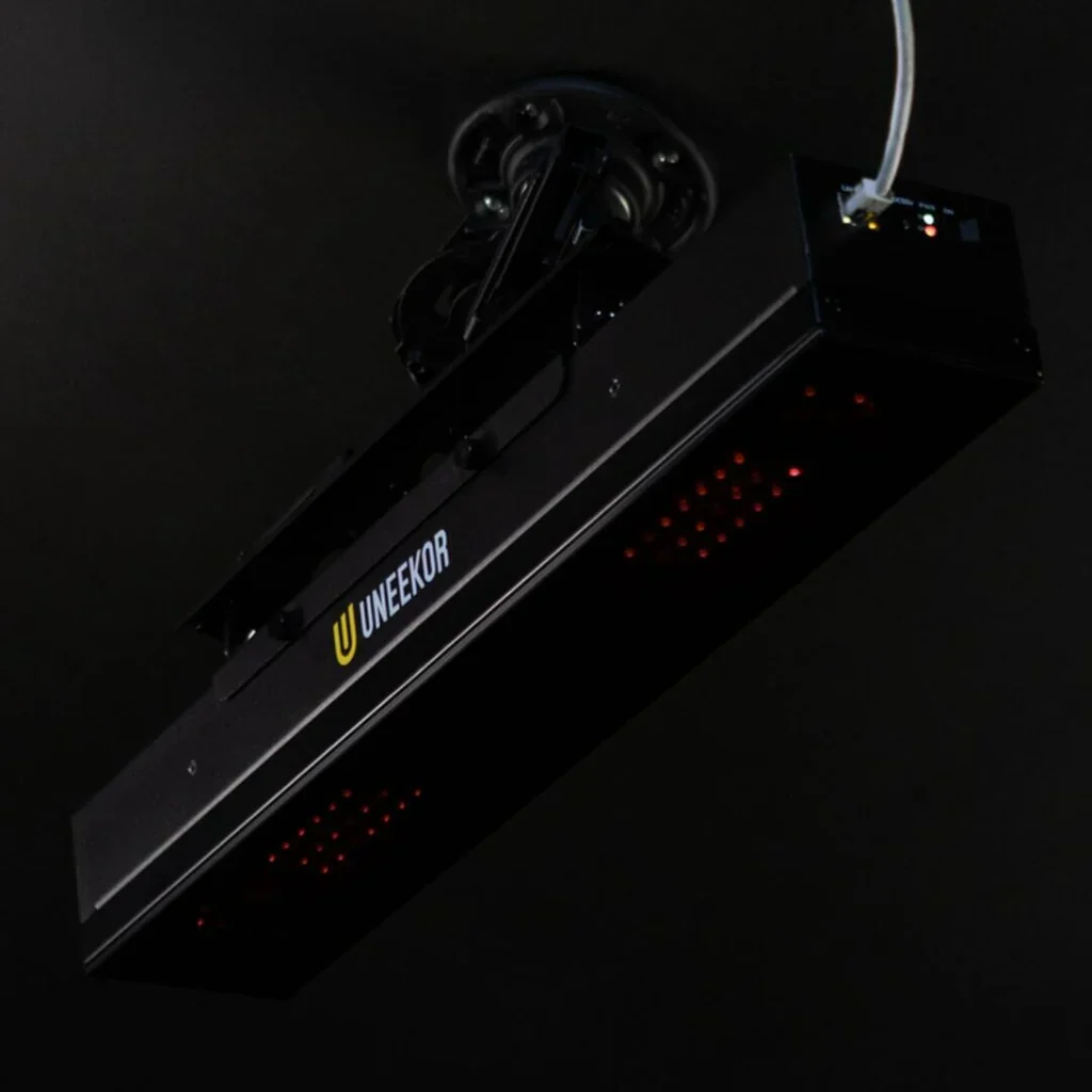 Uneekor EYE XR W12 Golf Simulator Package - Image 2