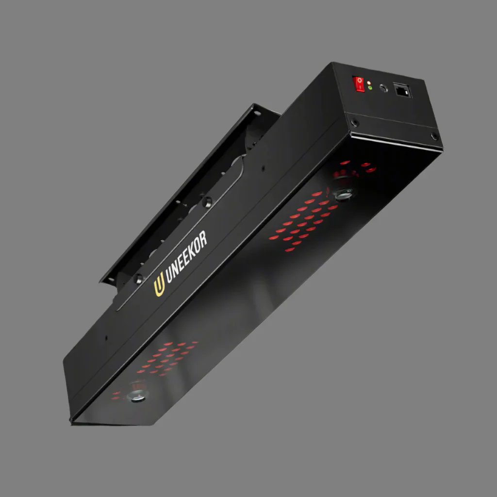 Uneekor EYE XR Studio Complete Golf Simulator Package - Image 4